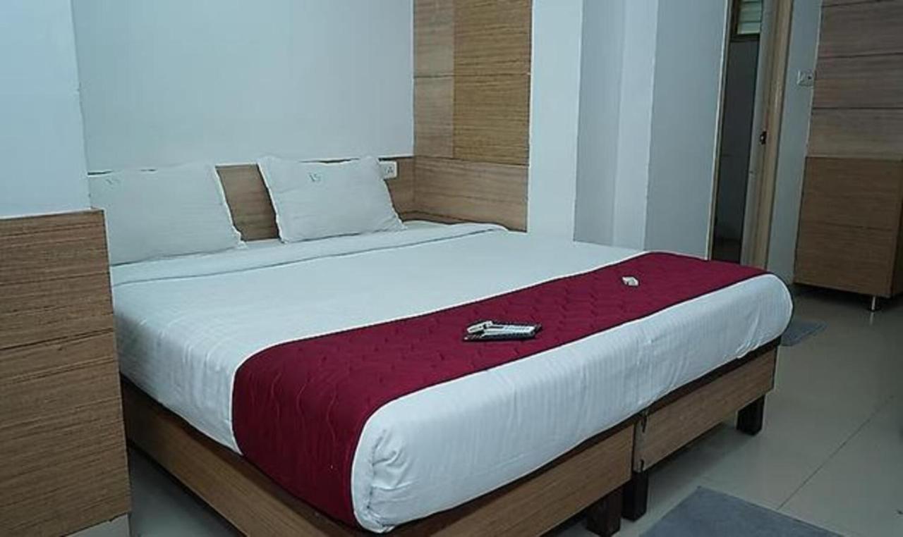 OYO Flagship 87111 i5 Boutique Hotel Chennai Extérieur photo